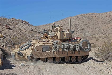 M2/M3 Bradley Fighting Vehicle | Military.com