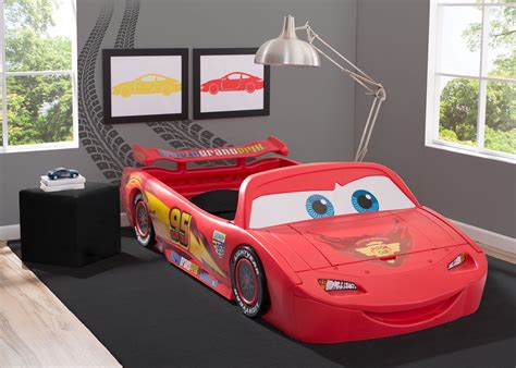 Delta Children Disney/Pixar Cars Lightning McQueen Plastic Toddler Bed ...