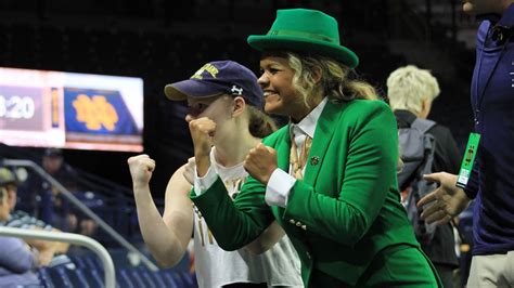 Notre Dame debuts 1st female leprechaun mascot in school's 177-year history - Good Morning America