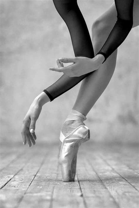 Pin by julia f on perfection(dancers) | Dance photography poses, Ballet photography, Dancer ...