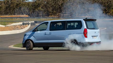 Hyundai iMax N ‘Drift Bus’ is a 400HP Minivan Designed for Drifting - TechEBlog