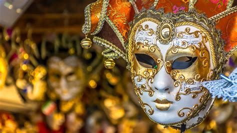 Make a traditional Venetian mask | A&K Villas