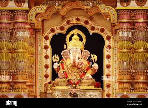 Dagdusheth Halwai Ganesha idol, Navasacha Ganpati, Pune, Maharashtra Stock Photo - Alamy