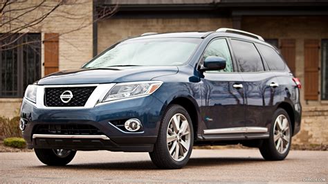 2014 Nissan Pathfinder Hybrid - Front | Caricos