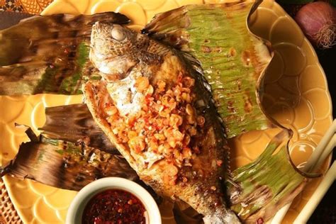 Grilled fish in banana leaf (ikan panggang) - recipe | SCMP Cooking