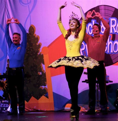 Twinkling on stage with Anthony and Simon! #thewiggles #balletwithemma | The wiggles, Ballet ...