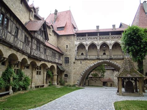 Storm within the Empire: Castle Building – the courtyard