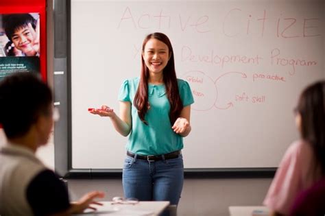 Los estudiantes de chicas jóvenes organizaron un sexo en grupo en el ...