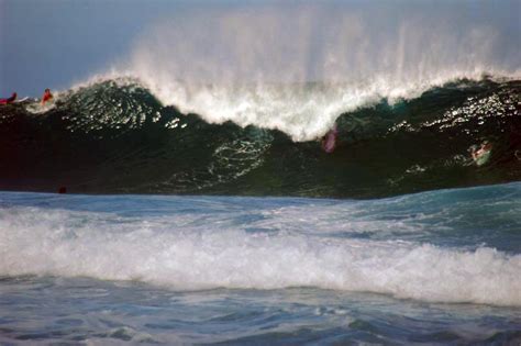 Banzai Pipeline Waves - North Shore, Oahu - Hawaii