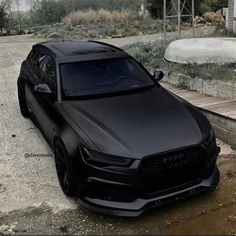 Full Black Audi RS6