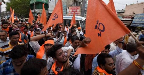 Vishwa Hindu Parishad and Bajrang Dal members enacts protest against ...