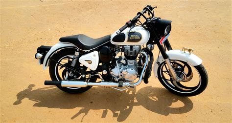 Modified Silver Royal Enfield Classic 350 / Royal Enfield Bullet 350 ...