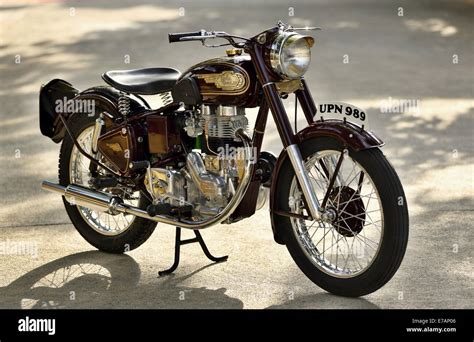 Royal Enfield Bullet 350 cc G2 1954 in England in Indien gemacht Stockfotografie - Alamy