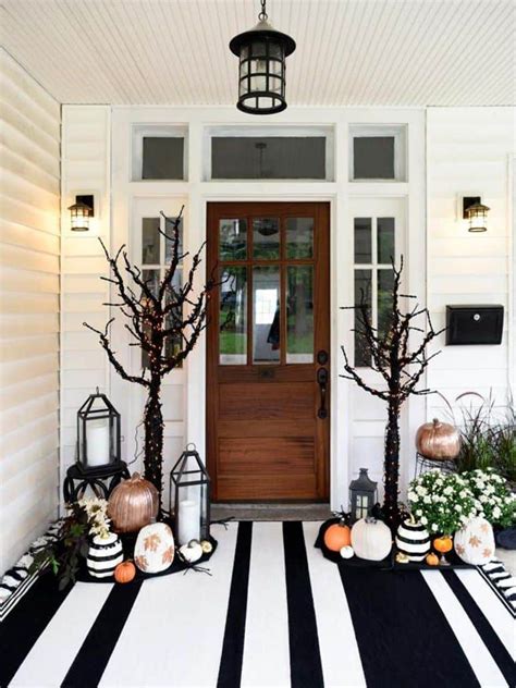 Halloween front porch décor that will make your neighbors jealous