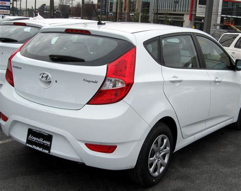 Hyundai Accent Hatchback Photos and Specs. Photo: Accent Hatchback Hyundai prices and 21 perfect ...