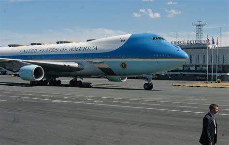 File:Air Force One in Saint Petersburg-2.jpg