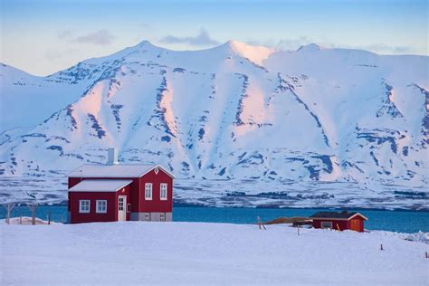 Iceland's Weather in February - Temperature, Snowfall, Daylight