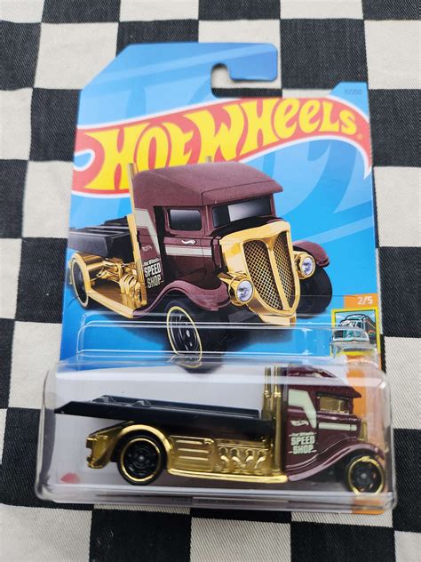 Hot Wheels 2023 Haulers Fast Bed Hauler Maroon/Gold | kustomkollector