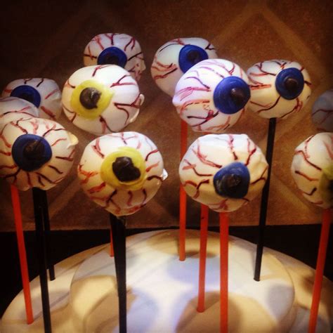 Halloween eyeball cake pops! | Eyeball cake pops, Halloween eyeball, Eyeball cake