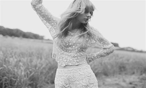 Taylor Swift Performs "Seven" Alongside Aaron Dessner For The First Time - mxdwn Music