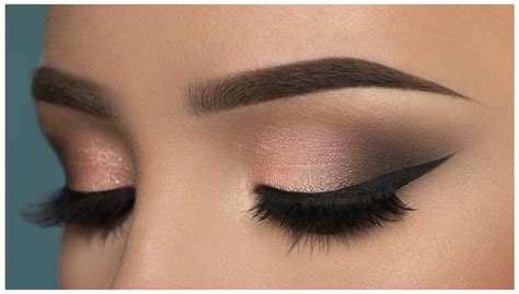 Beautiful Smokey Eyes Makeup Ideas with cosmetics