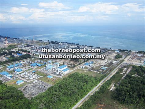 Petronas sells interest in Bintulu LNG 9 to PTTGLI