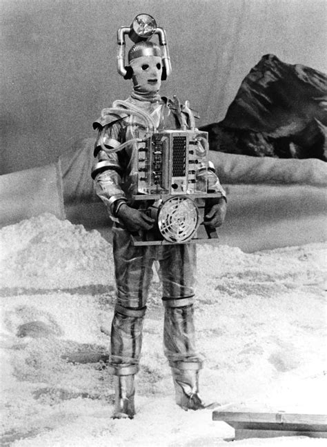 Cyberman from Doctor Who: The Tenth Planet, 1966. Dr Who Cyberman, Cybermen, Science Fiction ...