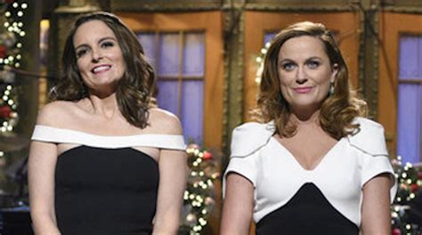 Tina Fey and Amy Poehler Host ‘SNL,’ Bringing Past Lessons – NBC Chicago