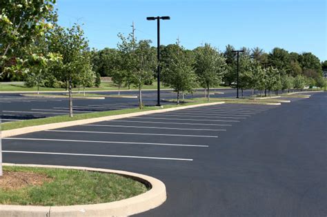 Blacktop Parking Lot Paving Contractor in Louisville KY | Asphalt Paving Louisville, KY