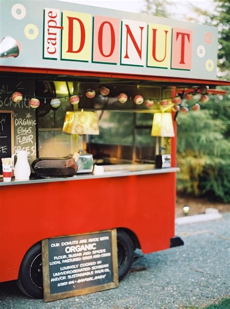 10 Ideas for a Food Truck Wedding