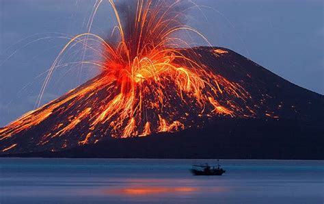 Gunung Anak Krakatau Meletus 56 Kali, Wisatawan Waspada - Bisniswisata