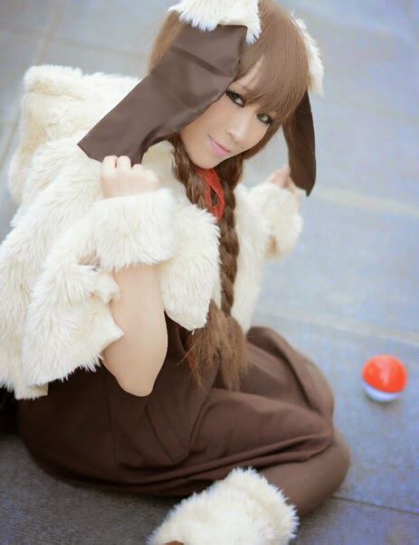 Pokemon Cosplay: Cute Pokemon Human Girl Eevee Cosplay