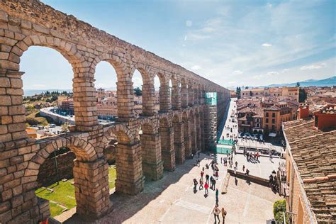 Acueducto de Segovia - Visiting the Roman Aqueduct in Segovia, Spain