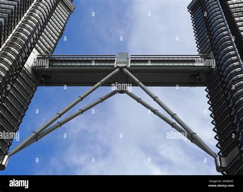 Petronas Twin Towers Sky Bridge, The Sky Bridge on the 42nd floor of the Petronas Twin Towers ...