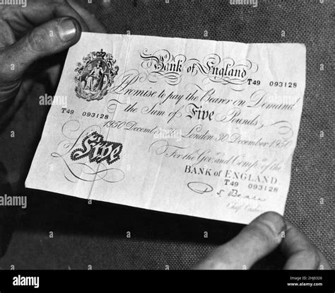 Old five pound note Black and White Stock Photos & Images - Alamy