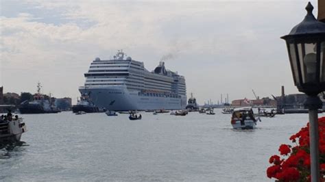 Italian Cabinet Approves Ban on Cruise Ships Docking in Venice