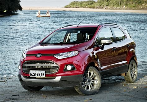 Ford EcoSport : More New Pictures in Different Colors [26 Pic Gallery]