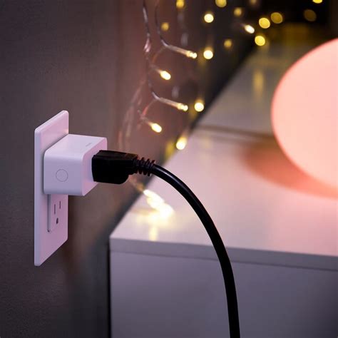 Philips Hue 120-Volt 1-Outlet Indoor Smart Plug in the Smart Plugs ...