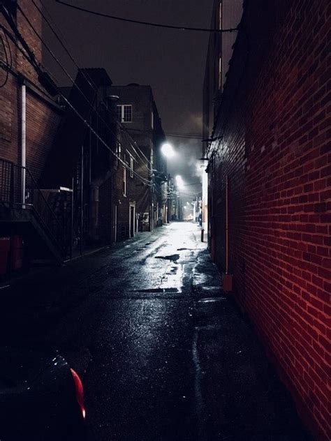 I was delivering pizzas in the rain at 2 am and thought this alleyway looked cool : pics + Core ...