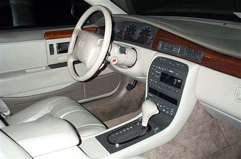 CADILLAC STS SEVILLE - cadillac-sts-seville_interior_10.jpg