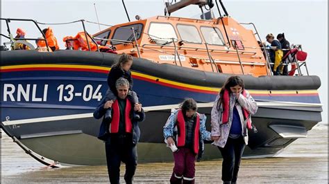 RNLI lifeboats rescue 108 migrants amid 290 Channel call-outs | Thaiger