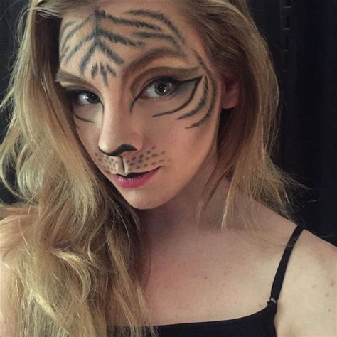 Tiger makeup. Tiger face art. Halloween. Idea. | Tiger makeup, Face art, Tiger face