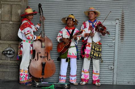 Traditional Mexican Clothing: Top 10 Prettiest Outfits of Mexico » Savoteur