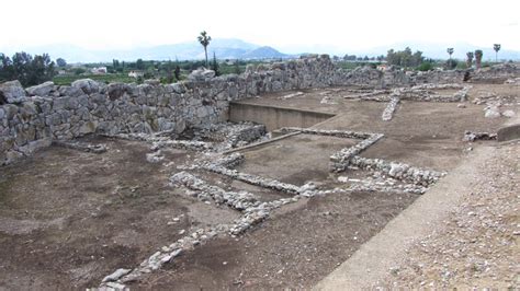 Tiryns: Mycenaean Citadel And Palace Inside Cyclopean Walls - Euscentia