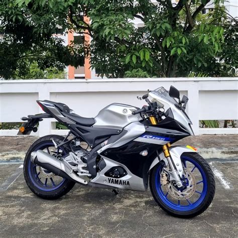 Yamaha R15 v4 Bike Rental in Singapore | Vroom Leasing