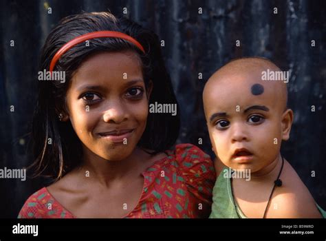 Two children in the slums, Dhaka, Bangladesh Stock Photo - Alamy