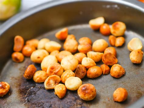 3 Ways to Roast Macadamia Nuts - wikiHow