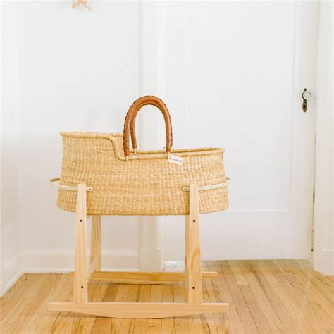 Modern Rocking Bassinet Stand- Natural Pine – Design Dua.