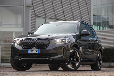 BMW iX3 electric SUV presented in Sophisto Grey Metallic