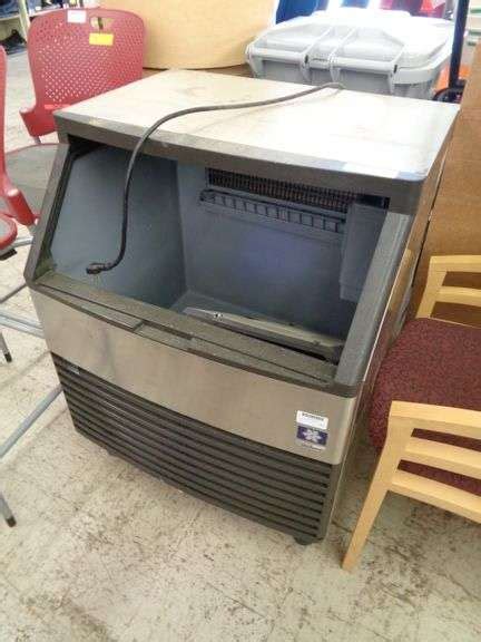 1 -MANITOWOC ICE MACHINE - Matthews Auctioneers